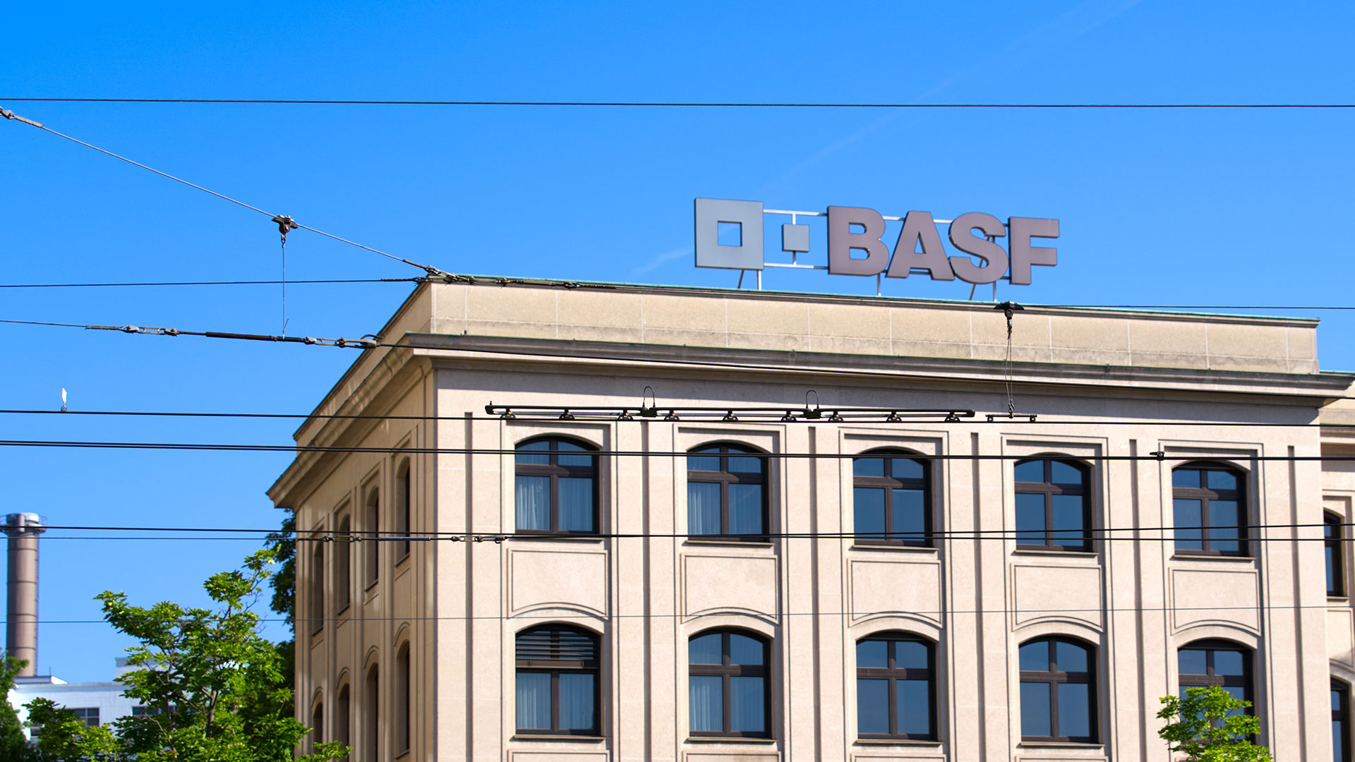 BASF: Wie geht es nach dem Milliardenverlust für die Aktie weiter? (Foto: Michael Derrer Fuchs/Shutterstock)