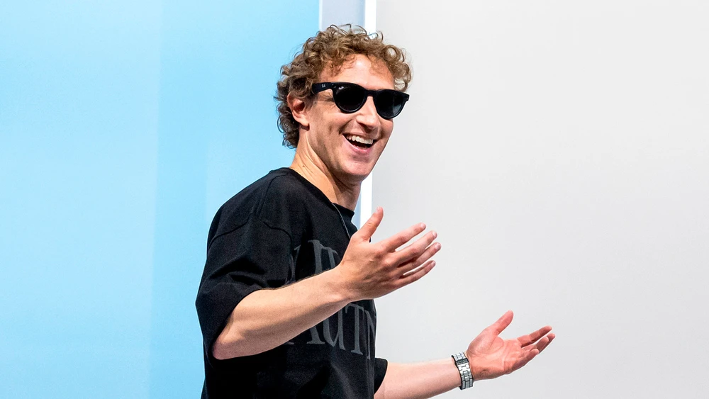 3. Mark Zuckerberg (253 Milliarden Dollar): Der 40-jährige Meta-CEO hat sein Vermögen hauptsächlich durch seine etwa 13-prozentigen Anteile am Facebook-Mutterkonzern aufgebaut. Zuckerberg profitiert vom anhaltenden Wachstum der Meta-Plattformen Instagram und WhatsApp sowie den Investitionen in das Metaverse.