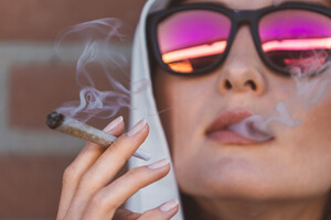 Tilray, Canopy Growth & Co mit kräftigem Kurssprung – Biden mit Vorstoß zur Lockerung der Marihuana‑Regeln  / Foto: Shutterstock