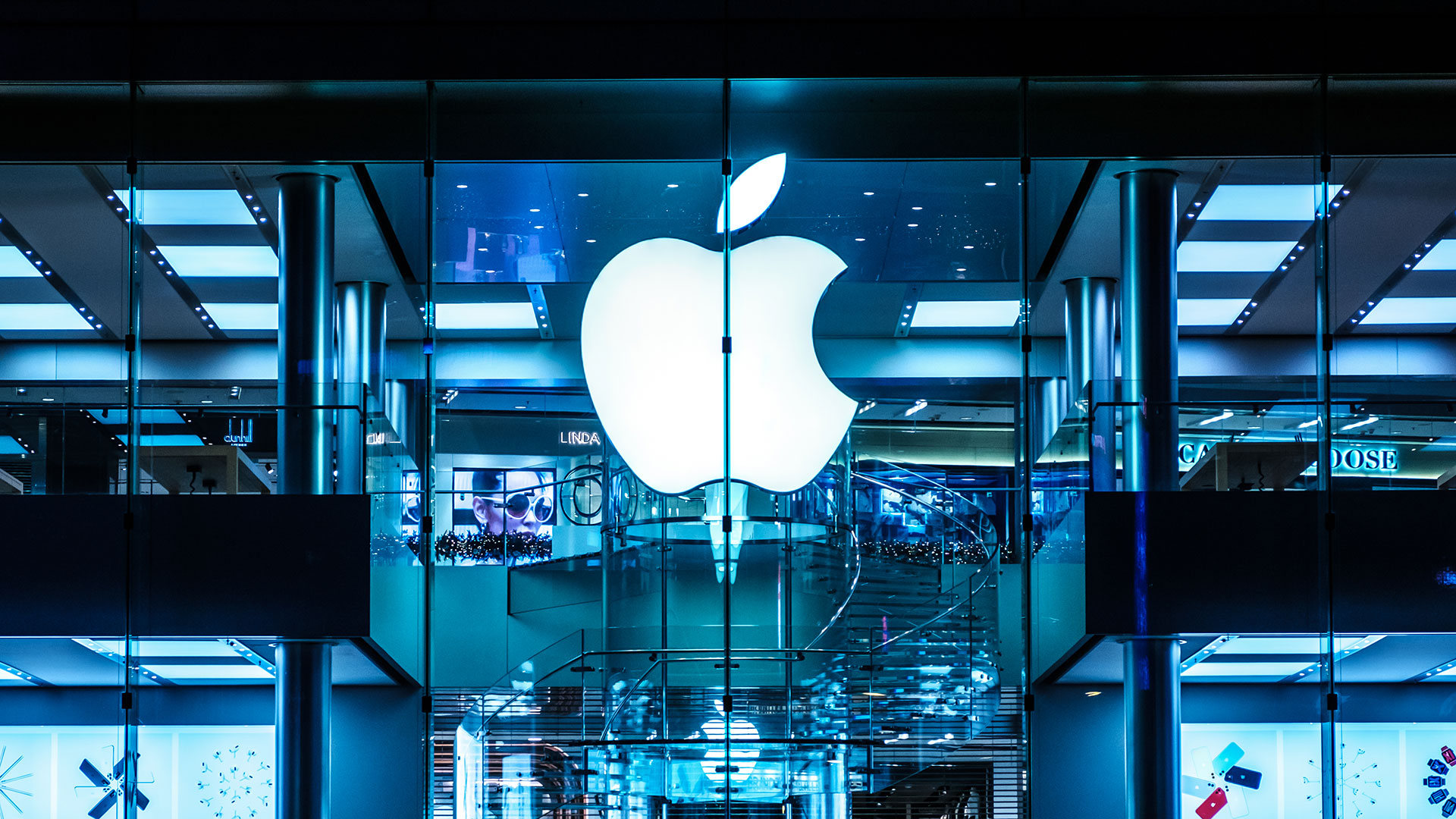 Quartalsberichte der Tech&#8209;Giganten – Apple&#8209;Aktie noch vor dem 2.2. kaufen? (Foto: hanohiki/Shutterstock)