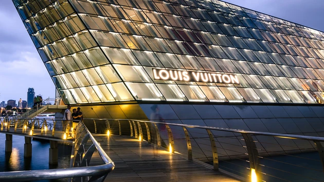 LVMH nach Champagner‑Zahlen: Aktie springt auf neues Allzeithoch – Analysten euphorisch