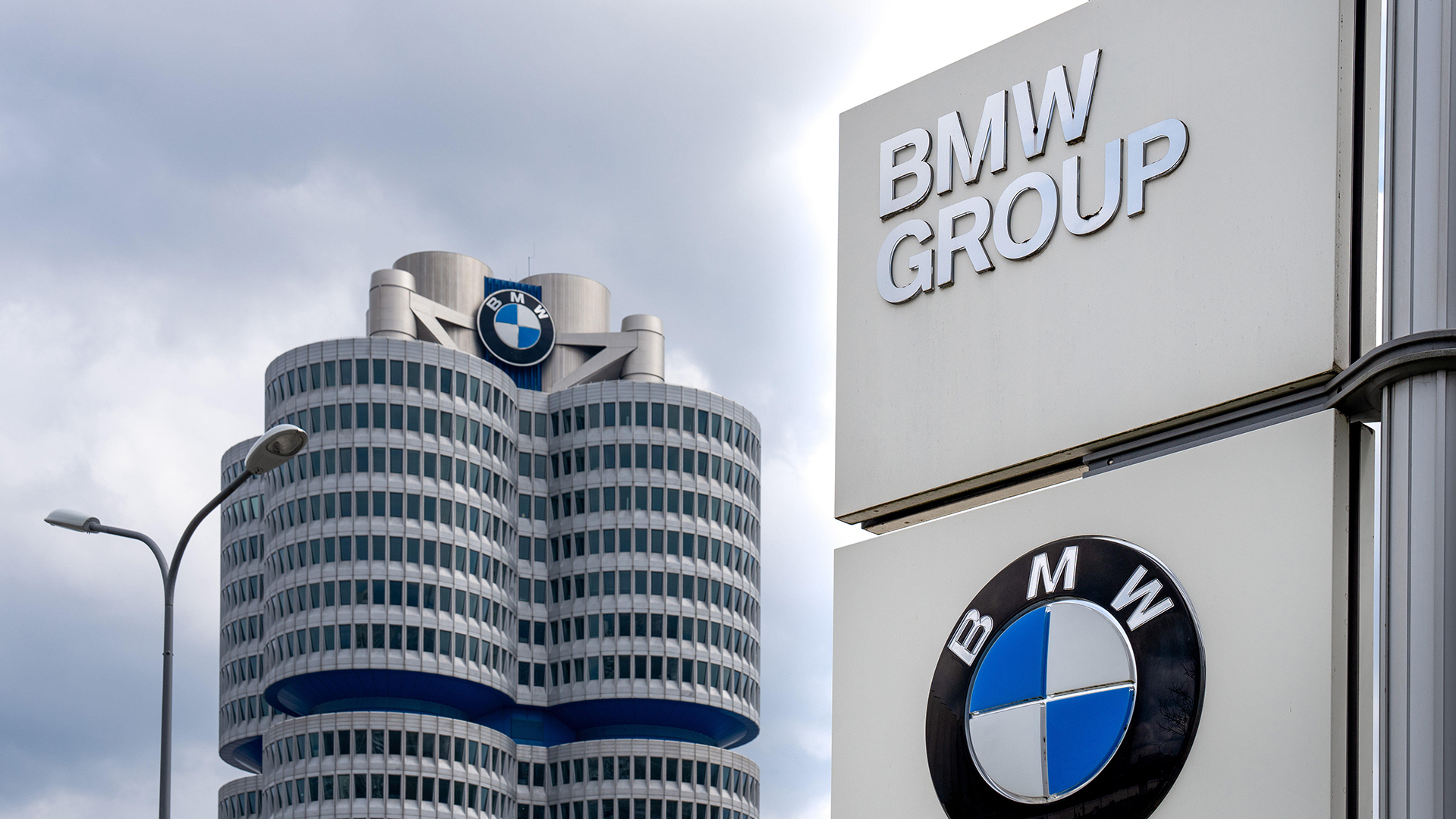 Autobauer unter Druck: Wird diese Nachricht für die Aktie von BMW jetzt zum großen Problem? (Foto: Daniel Kalker/picture alliance/dpa)