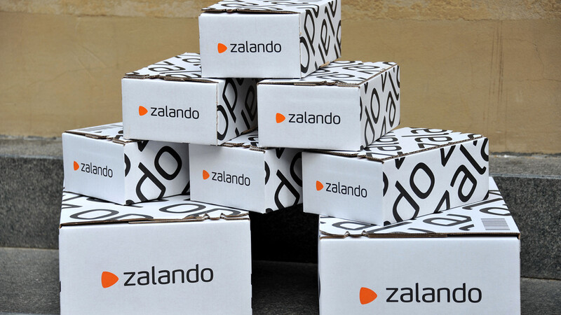 Platz 5: Zalando +53,8%; Der Online-Modehändler hat nach schwierigen Jahren ein Comeback geschafft. Operative Fortschritte und die beginnende Zinswende haben Rückenwind verliehen.