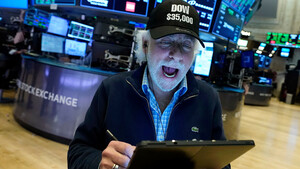 Schlussglocke: US‑Indizes mit kleinen Pluszeichen  – Dow knapp unter 34.000  – Fed‑Protokoll wirkt nach – Cisco und Wolfspeed mit Tempo an die Spitze  / Foto: DPA - Picture Alliance