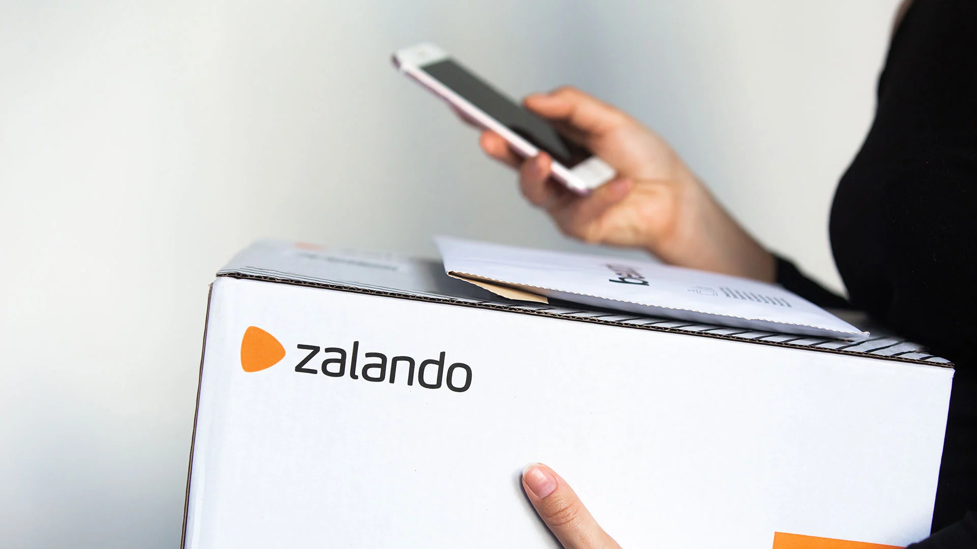 Zalando minus 13 Prozent! Dieser Satz eines Analysten schickt die Aktie auf Talfahrt   (Foto: CatwalkPhotos/Shutterstock)