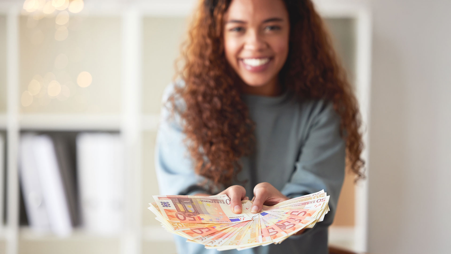 Wundertüte vom Fiskus: Dieses BMF‑Schreiben hilft Anlegern Steuern sparen (Foto: PeopleImages/iStock)