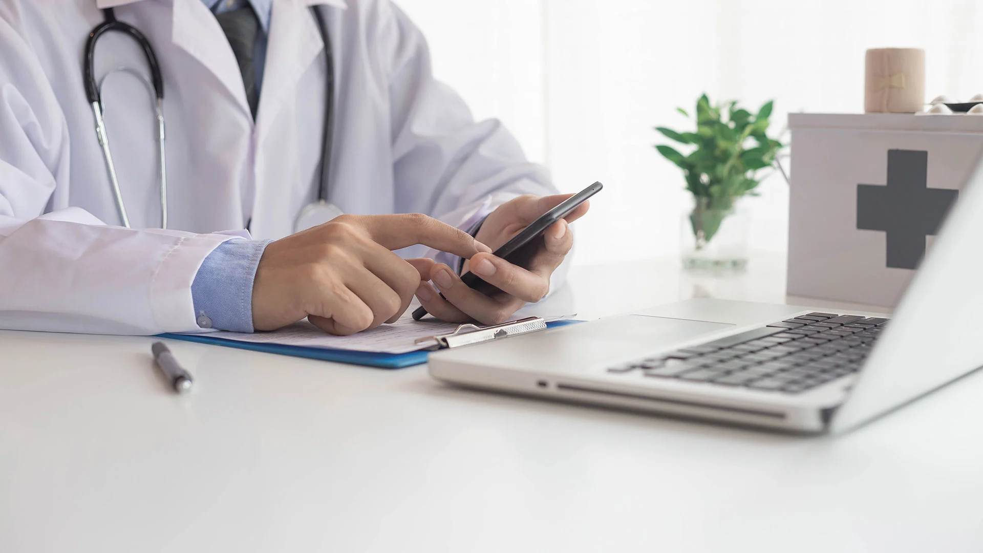 Fast 23 Prozent teurer! Beitragsschock in der Krankenversicherung  (Foto: Shutterstock)