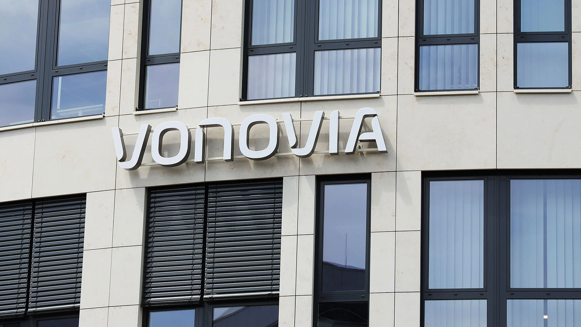 Ist die Vonovia&#8209;Aktie trotz hohen Zinsen jetzt ein Kauf? (Foto: picture alliance / D. Kerlekin/Snowfield Photograph    415563718)