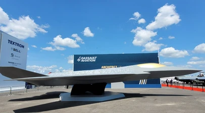 Kampfjet-Modell am Stand von Dassault Aviation auf der Paris Air Show 2025