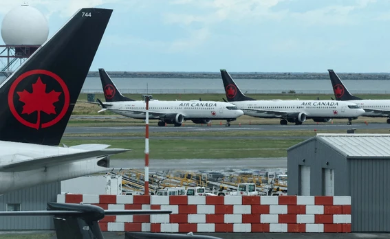 Flugzeuge von Air Canada am Boden