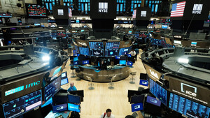 Blitz‑Update Wall Street: US‑Indizes pendeln nahe der Freitag‑Schlussstände – schwache Konjunkturdaten aus USA und China – Ölwerte unter Druck  / Foto: Spencer Platt/GettyImages