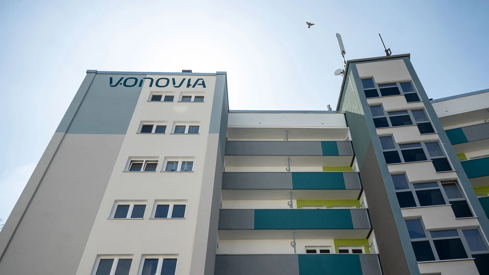 Platz 5: Vonovia -17,5%; Das nach wie vor hohe Zinsniveau belastet die gesamte Immobilienbranche und hat auch bei Deutschlands Nummer 1 Vonovia für einen anhaltenden Abwärtstrend gesorgt.