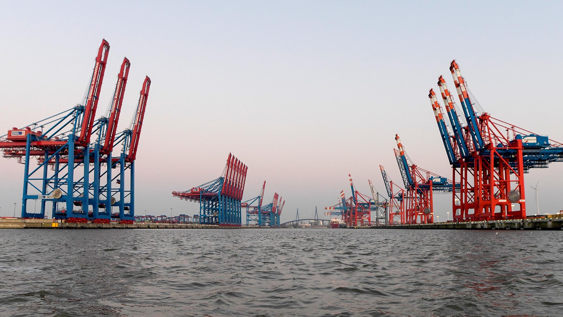 "Erosion des Wirtschaftsstandorts": Ifo senkt Wachstumsprognose für Deutschland drastisch! (Foto: Fabian Bimmer/Reuters)