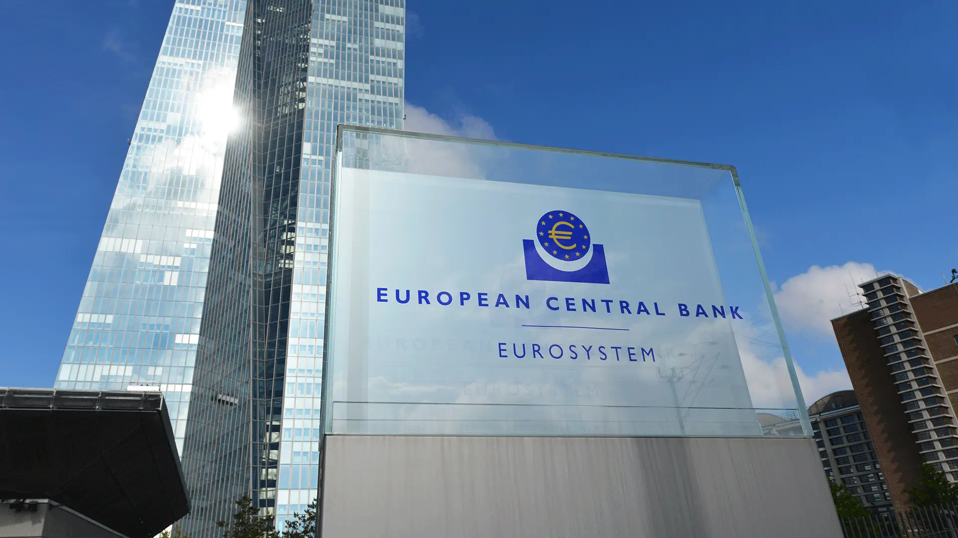 BREAKING: EZB Zinsentscheid veröffentlicht ‑ das bedeutet er für Aktien, ETFs, Gold und den Euro  (Foto: nitpicker/Shutterstock)