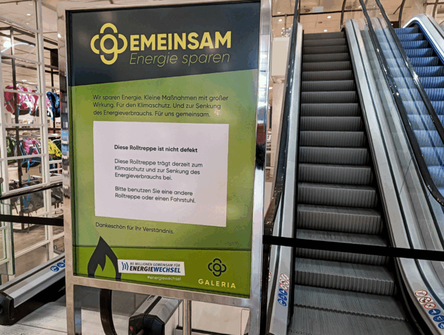 Die Rolltreppen in den Galeria-Filialen wurden zum Energiesparen abgestellt.