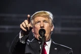 DAX: Paukenschlag: Trump verschiebt Autozölle – DAX springt nach oben