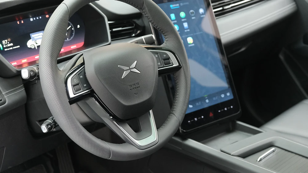 Cockpit eines Xpeng Elektroautos