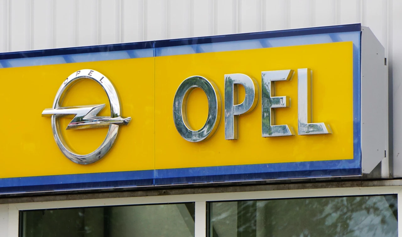Opel gibt ehrgeizige Elektro-Ziele auf – Mutter-Aktie gibt nach