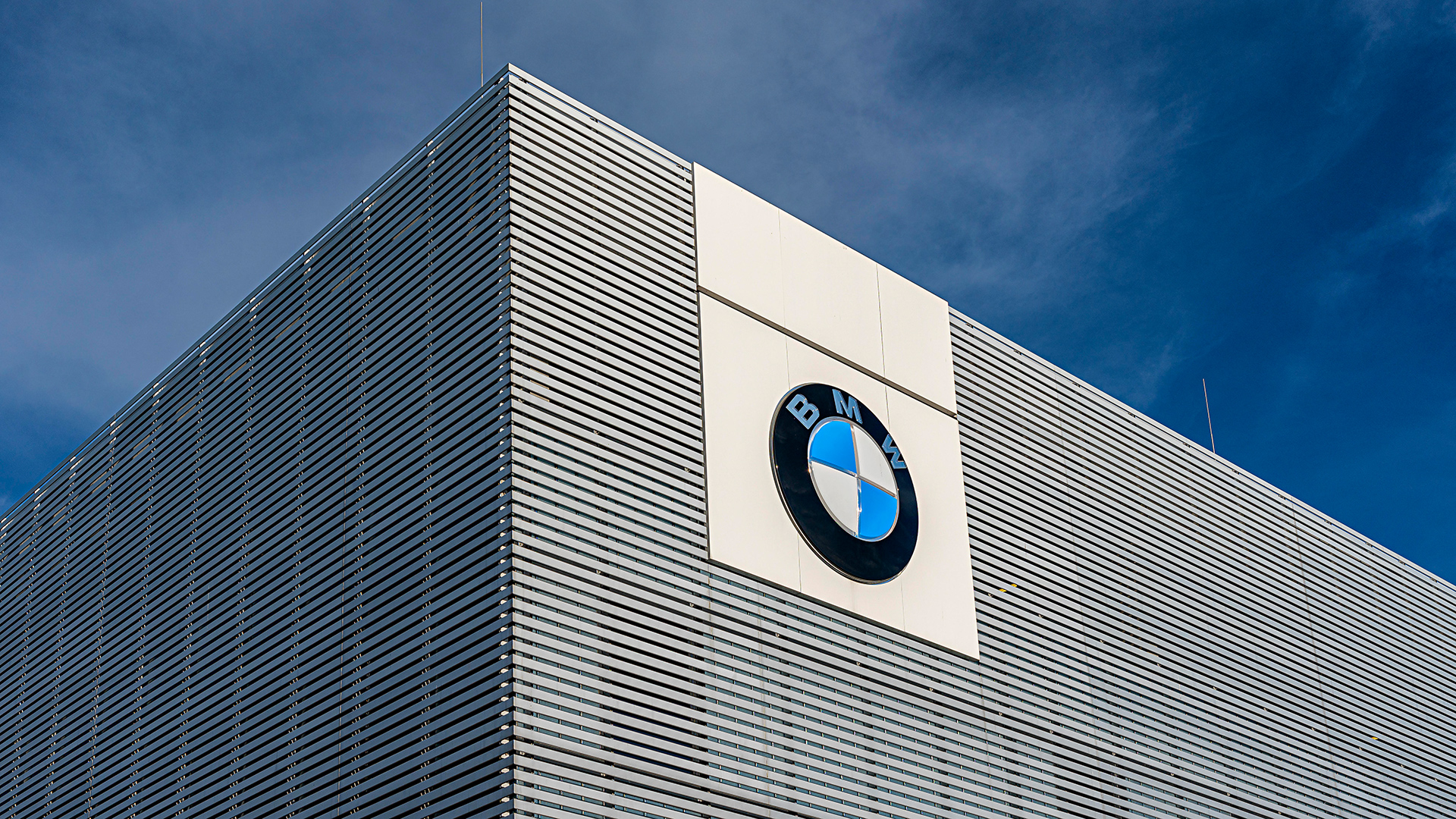 So viele Autos ausgeliefert wie nie: Aktienkurse von deutschen Autobauern wie BMW ziehen an (Foto: Shotshop/KH Spremberg/picture alliance/dpa)