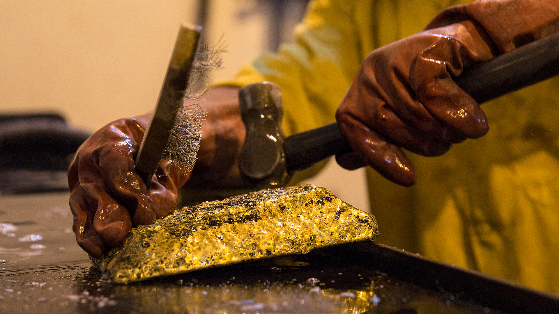 Trotz Unsicherheit: Der Goldpreis fällt schon wieder – was läuft da gerade schief? (Foto: Bloomberg/Kontributor/GettyImages)