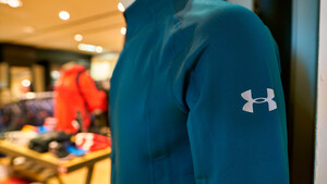 Under Armour schraubt die Prognose nach unten – Aktie rauscht ab  / Foto: Sorbis/Shutterstock