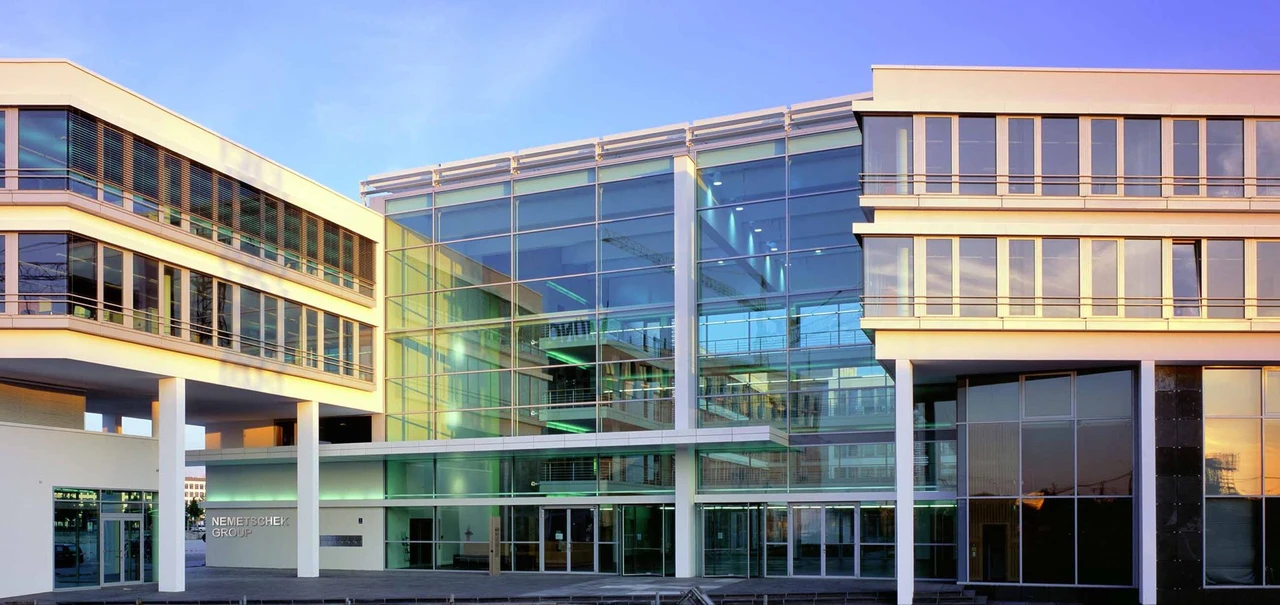 Bausoftware-Hersteller Nemetschek erklimmt nach positiver Analysten-Einschätzung neues Rekordhoch, kann sich auf dem erreichten Niveau aber nicht behaupten — Aktie haltenswert