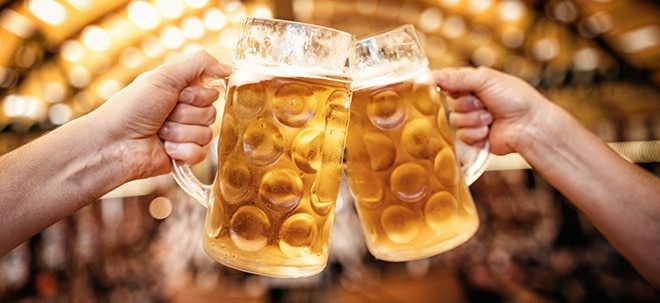 Prost: Brauereien im Härtetest &#8209; auf welche Bieraktien Anleger anstoßen sollten (Foto: Börsenmedien AG)