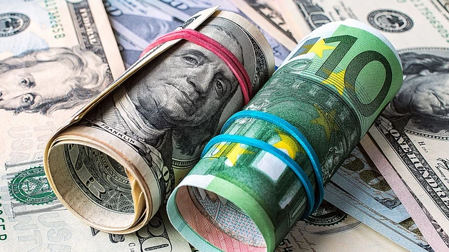 Devisen: Euro gewinnt vor Powell‑Rede an Schwung – Turbo 23 Prozent im Plus