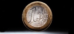 Euro&#8209;Dollar: Warum die Gemeinschaftswährung fallen könnte, wie Anleger davon profitieren (Foto: Börsenmedien AG)