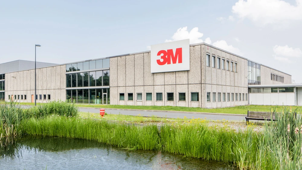 Platz 4: 3M -32,2%; Der starke Dollar und die Konjunkturschwäche drücken auf die Geschäfte des Mischkonzerns. Die Aktie ist sogar unter die Corona-Tiefs gefallen und notierte zwischenzeitlich so tief wie seit 2013 nicht mehr.