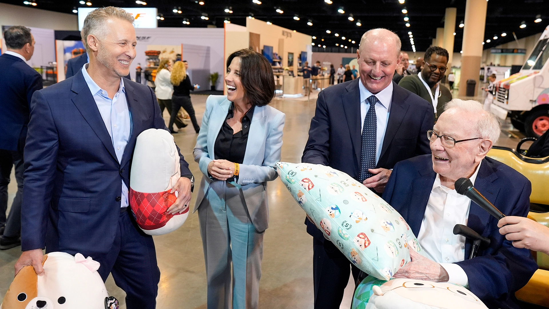 Nicht nur Buffett geht! Wichtige Vertraute verlassen Berkshire Hathaway (Foto: Matthew Putney,/AP/picture alliance)