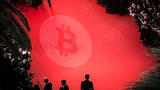 MicroStrategy: Microstrategy: SEC lehnt Bitcoin‑Bilanzierung ab – Aktie stürzt ab