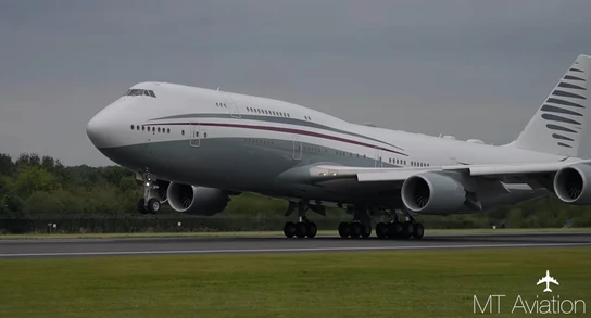 Boeing 747 von Qatar Amiri Flight hebt ab