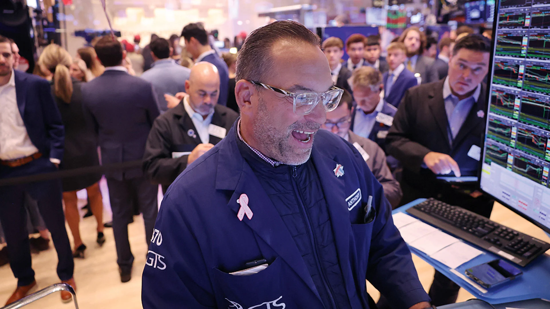 Erleichterung an Wall Street: Dow eröffnet 800 Punkte im Plus, Dax gewinnt intraday 1000 Punkte  (Foto: Michael M. Santiago/Staff/Getty Images)