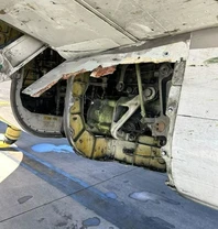 Rumpfteil bei alter Boeing 737 von United Airlines herausgebrochen