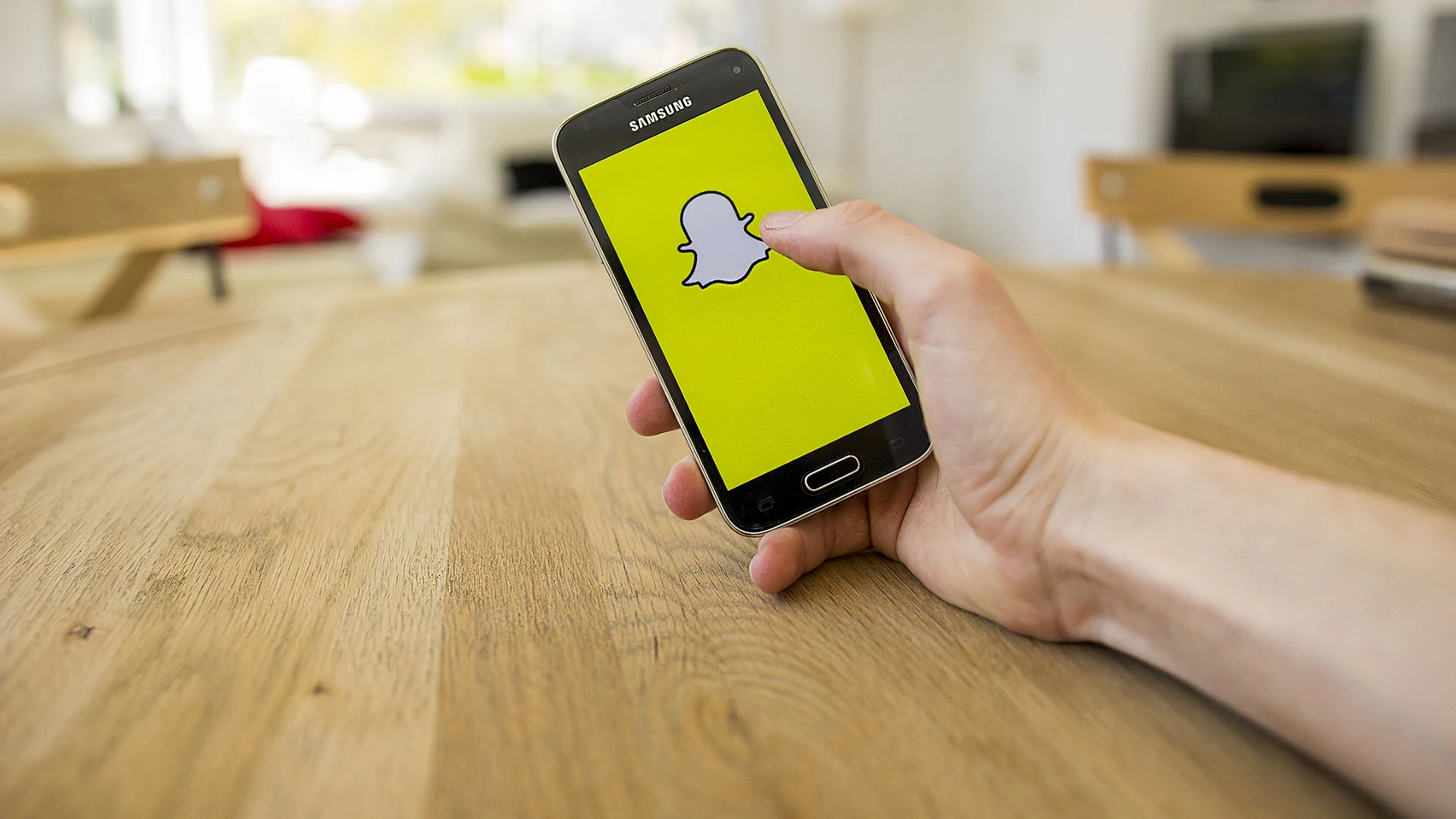 TikTok vs. Snapchat – Konkurrenzkampf um Nutzer hat dramatische Folgen für die Snap&#8209;Aktie (Foto: Shutterstock)