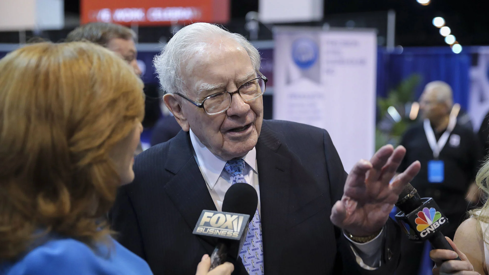Warren Buffett oder Cathie Wood? Wer legt in Zeiten der Rezession besser an? (Foto: IMAGO)