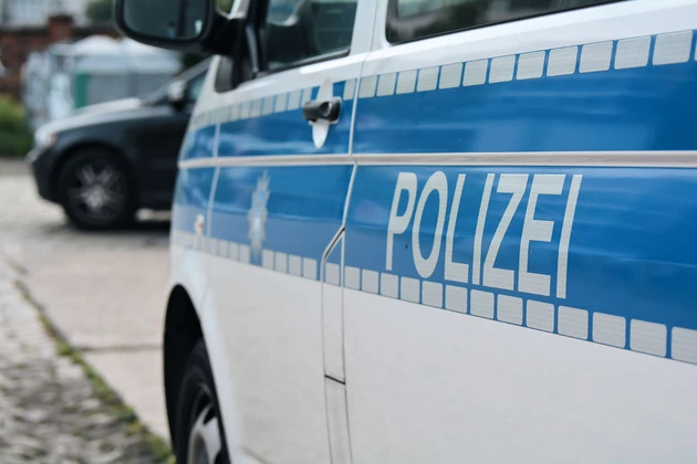 Merz, Spahn oder AKK? Sicherheits‑Aktien Ceotronics und Axon/Taser gewinnen auf jeden Fall