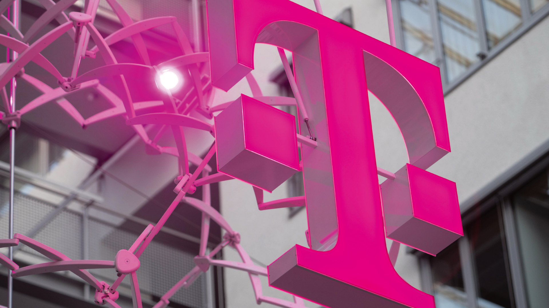 Aktien von Deutsche Telekom und Eon: Rendite machen ohne Rally  (Foto: Malte Ossowski/SVEN SIMON/picture alliance/dpa)