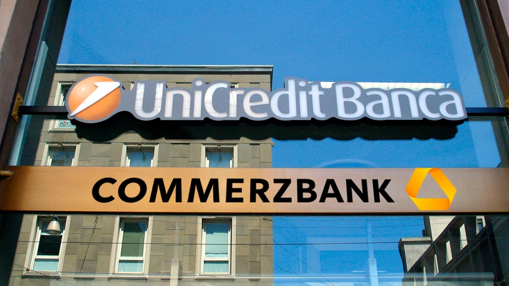 Bankfiliale mit Unicredit und Commerzbank Logo