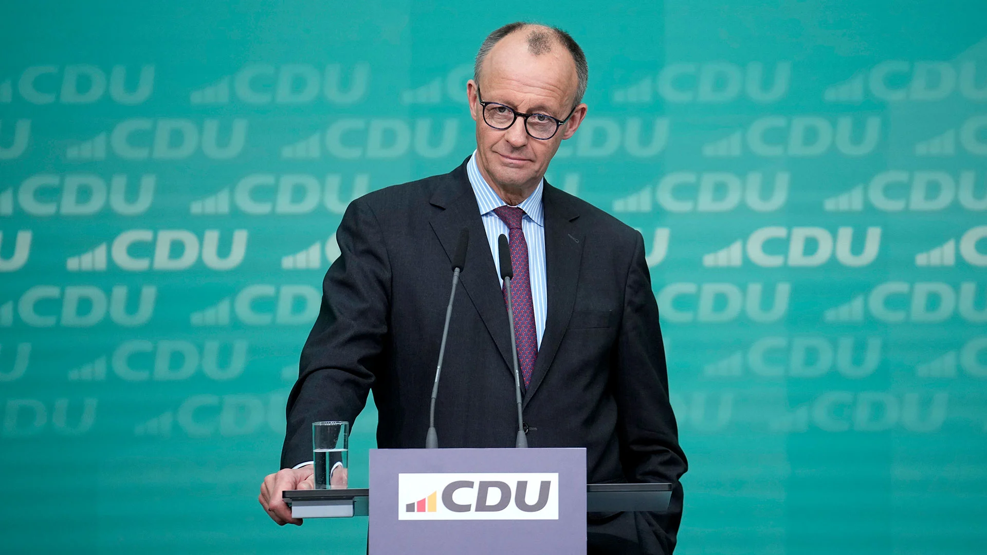 Merz spricht Klartext: „Gesetzliche Rente wird nicht reichen“ – wie Sie gegensteuern  (Foto: ASSOCIATED PRESS/Ebrahim Noroozi/picture alliance/dpa)